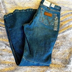 Wrangler retro trumpet flare